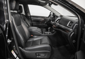 Подержанный автомобиль Toyota Highlander 2018 года (25 фото)