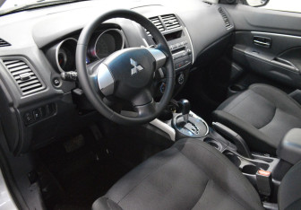 Подержанный автомобиль Mitsubishi ASX 2010 года (10 фото)