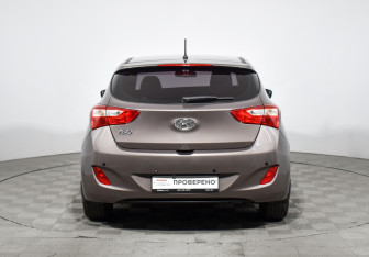 Подержанный автомобиль Hyundai i30 Hatchback 2014 года (6 фото)