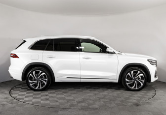 Подержанный автомобиль Geely Monjaro 2024 года (5 фото)