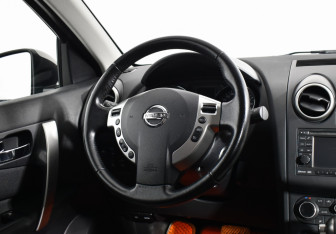 Подержанный автомобиль Nissan Qashqai 2012 года (15 фото)