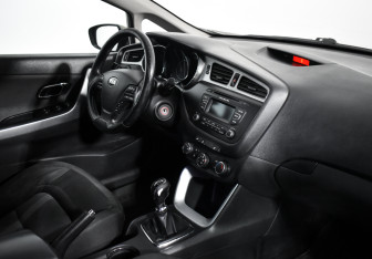 Подержанный автомобиль Kia Ceed Wagon 2013 года (13 фото)