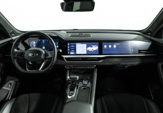 Подержанный автомобиль Geely Monjaro 2024 года (13 фото)