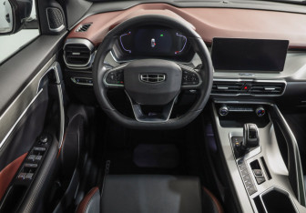 Подержанный автомобиль Geely Coolray 2021 года (10 фото)