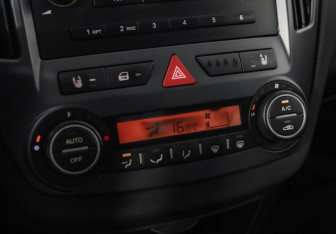 Подержанный автомобиль Kia Ceed Hatchback 2009 года (14 фото)