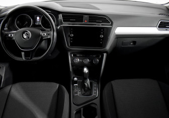 Подержанный автомобиль Volkswagen Tiguan 2020 года (13 фото)