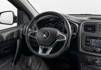 Подержанный автомобиль Renault Logan Sedan 2019 года (14 фото)