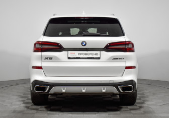 Подержанный автомобиль BMW X5 2020 года (6 фото)