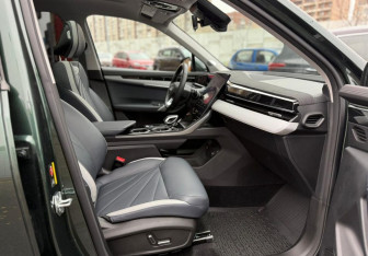 Подержанный автомобиль Geely Atlas 2024 года (25 фото)