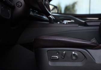Подержанный автомобиль Cadillac Escalade Suv 2021 года (28 фото)