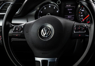 Подержанный автомобиль Volkswagen Passat Sedan 2011 года (11 фото)