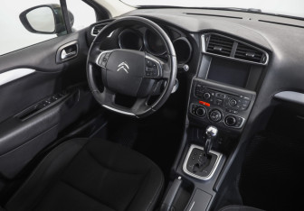 Подержанный автомобиль Citroen C4 Sedan 2013 года (8 фото)