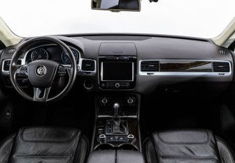 Подержанный автомобиль Volkswagen Touareg 2012 года (10 фото)
