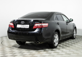 Подержанный автомобиль Toyota Camry Sedan 2010 года (5 фото)