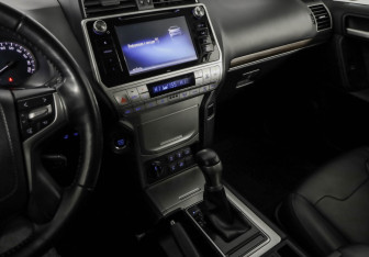 Подержанный автомобиль Toyota Land Cruiser Prado 2019 года (22 фото)