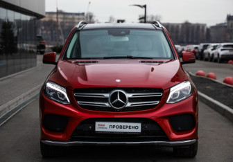 Подержанный автомобиль Mercedes-Benz GLE 2016 года (5 фото)