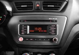 Подержанный автомобиль Kia Rio Sedan 2016 года (14 фото)