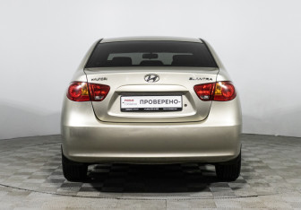 Подержанный автомобиль Hyundai Elantra Sedan 2007 года (6 фото)