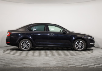 Подержанный автомобиль Skoda Octavia Liftback 2018 года (4 фото)