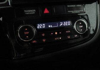 Подержанный автомобиль Mitsubishi Outlander 2013 года (17 фото)