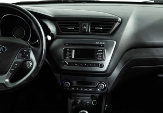 Подержанный автомобиль Kia Rio Sedan 2016 года (14 фото)