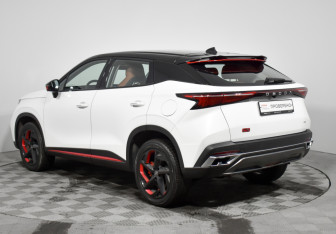 Подержанный автомобиль Omoda C5 2023 года (7 фото)