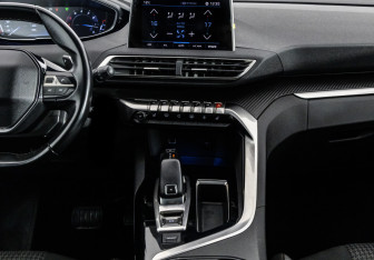 Подержанный автомобиль Peugeot 3008 2017 года (14 фото)