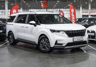 Подержанный автомобиль Kia Carnival 2021 года (5 фото)
