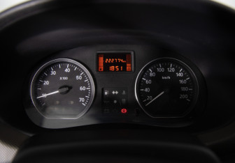 Подержанный автомобиль Renault Logan Sedan 2012 года (11 фото)