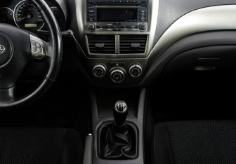 Подержанный автомобиль Subaru Impreza Hatchback 2008 года (12 фото)