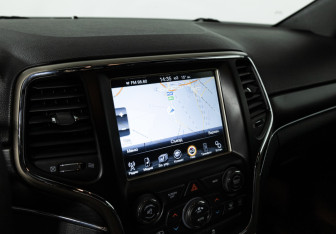 Подержанный автомобиль Jeep Grand Cherokee 2013 года (16 фото)
