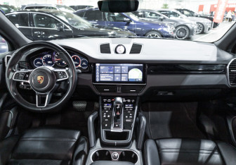 Подержанный автомобиль Porsche Cayenne 2020 года (14 фото)