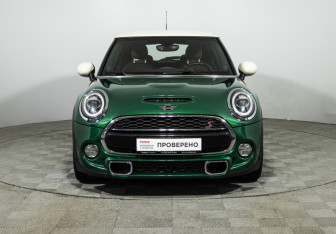 Подержанный автомобиль MINI Hatch 2019 года (2 фото)