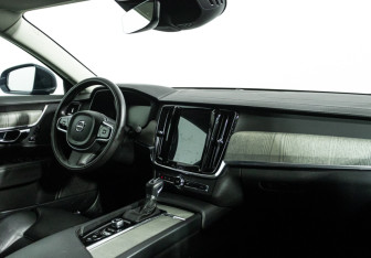 Подержанный автомобиль Volvo S90 2020 года (9 фото)