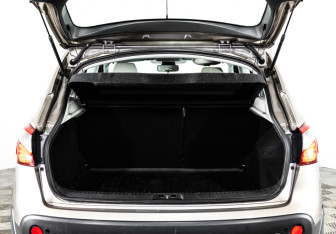 Подержанный автомобиль Nissan Qashqai 2011 года (18 фото)