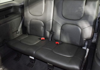 Подержанный автомобиль Nissan Pathfinder 2008 года (12 фото)