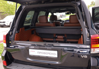 Подержанный автомобиль Toyota Land Cruiser Suv 2020 года (36 фото)