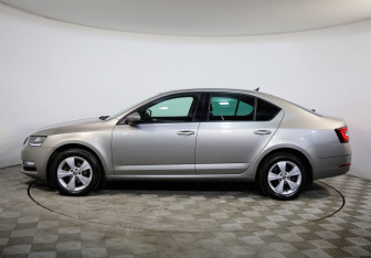 Подержанный автомобиль Skoda Octavia Liftback 2018 года (8 фото)