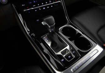 Подержанный автомобиль Kia Carnival 2023 года (15 фото)