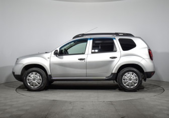 Подержанный автомобиль Renault Duster 2017 года (8 фото)