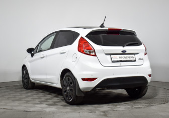 Подержанный автомобиль Ford Fiesta Hatchback 2017 года (7 фото)