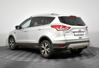 Подержанный автомобиль Ford Kuga 2013 года (7 фото)