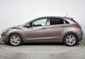 Подержанный автомобиль Hyundai i30 Hatchback 2014 года (8 фото)