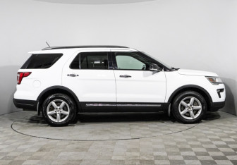 Подержанный автомобиль Ford Explorer 2019 года (4 фото)