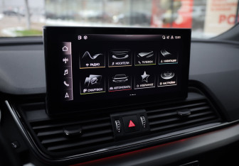 Подержанный автомобиль Audi Q5 2021 года (17 фото)