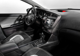 Подержанный автомобиль Kia Ceed Hatchback 2016 года (13 фото)