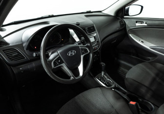 Подержанный автомобиль Hyundai Solaris Hatchback 2011 года (11 фото)