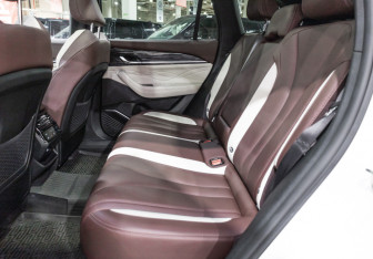 Подержанный автомобиль Geely Monjaro 2023 года (11 фото)