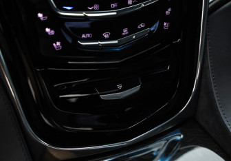 Подержанный автомобиль Cadillac Escalade Suv 2016 года (18 фото)