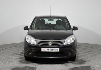 Подержанный автомобиль Renault Sandero 2014 года (2 фото)